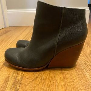 Black leather Kork-Ease bootie